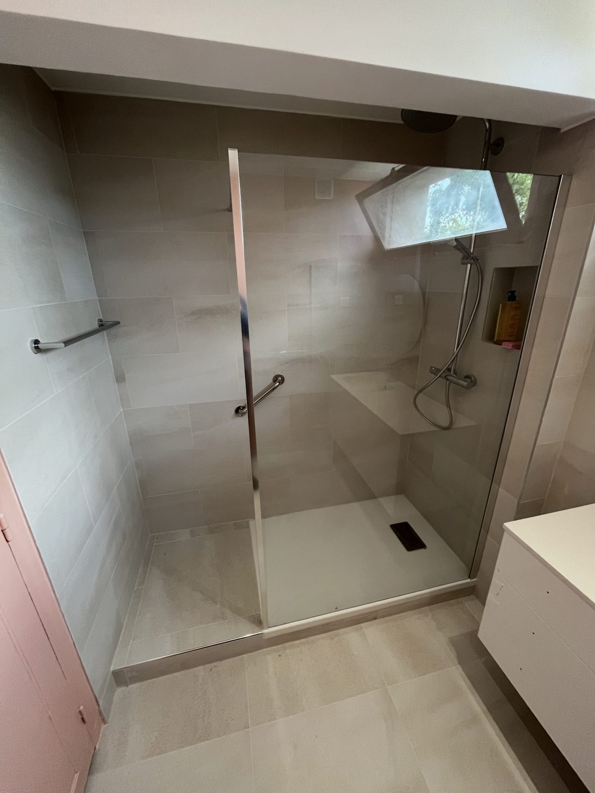 De la baignoire à la douche à l'italienne — après travaux
